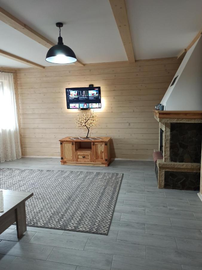 Brand New 2020 Specious Apartment Druzi 2 Паляниця Екстериор снимка